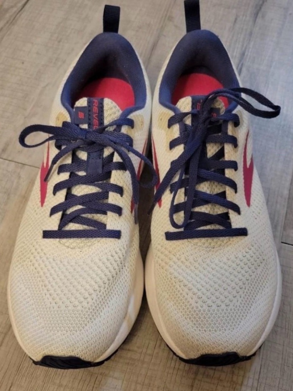 Women’s White Brooks Revel 9.5 - Picture 5 of 8